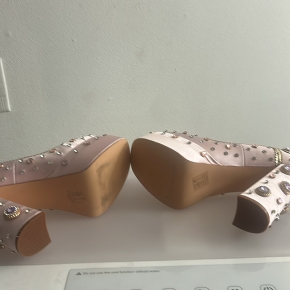 Elegant Pink Embellished Women's Heels - Picture 9 of 9